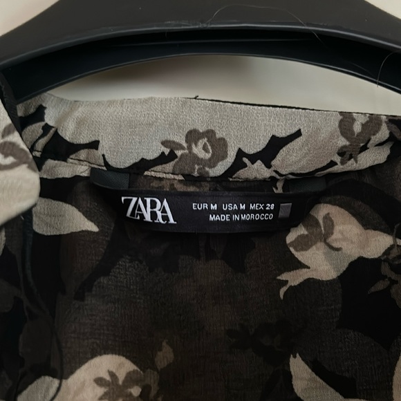 NWOT.  Zara floral blouse.  Lightweight, feminine and sheer. - Picture 10 of 10